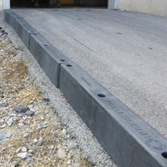 Rubber Sectional Roadway Barrier Curb